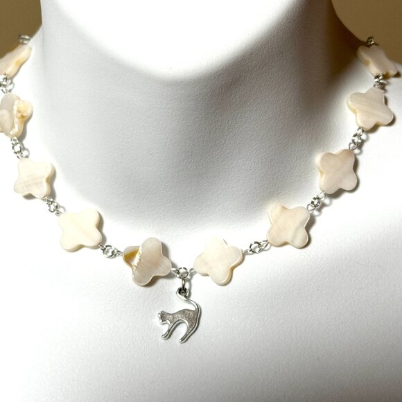 White Mother of Pearl Clover Beaded Short Necklace + Cute Slim Cat Pendant - Picture 2 of 13